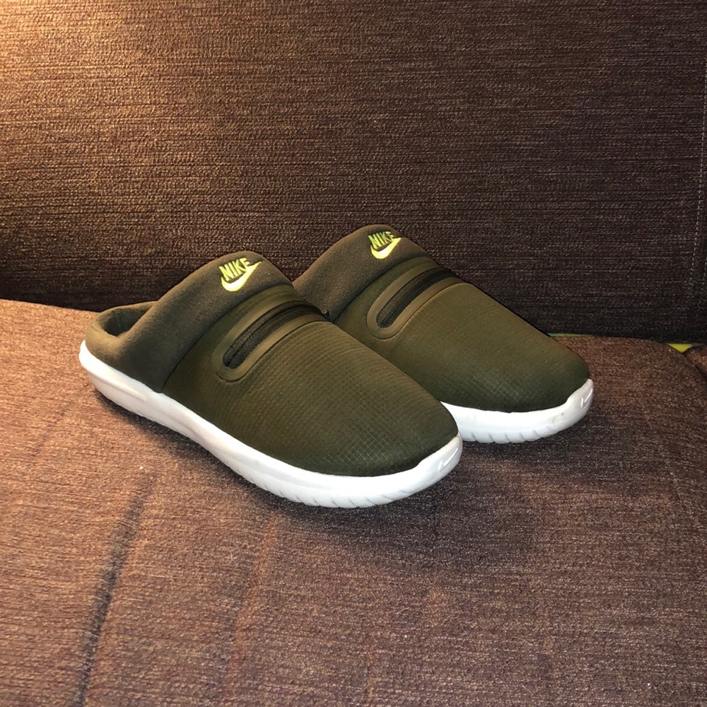 Nike burrow slide size 10 cargo khaki/volt-sequoia